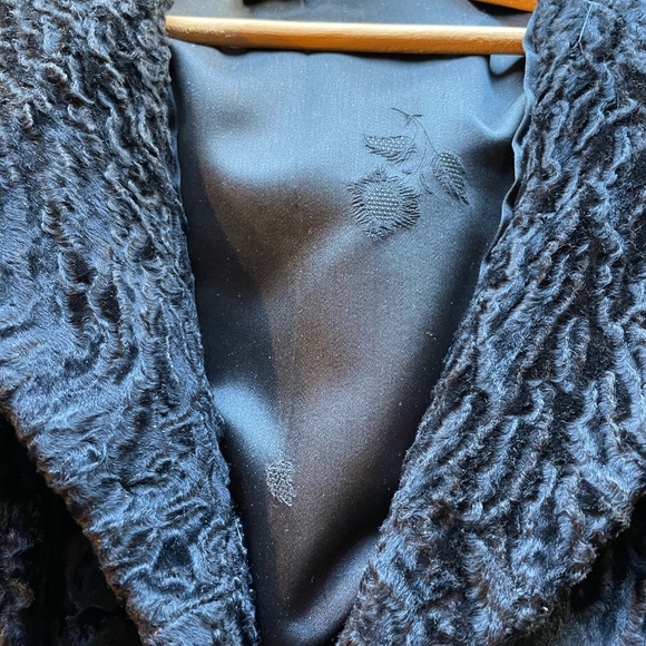 Vintage Black Brocade with Mink trim. Medium - Picture 8 of 8